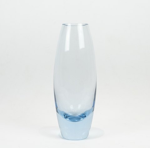 Glas vase i isblå farve af Per Lütken for Holmegaard.
5000m2 udstilling.