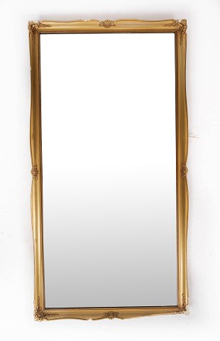 Spejl med forgyldt ramme, i flot antik stand fra 1960erne.
5000m2 udstilling.