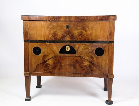 Kommode i mahogni, Nordtyskland, 1810
Flot stand
