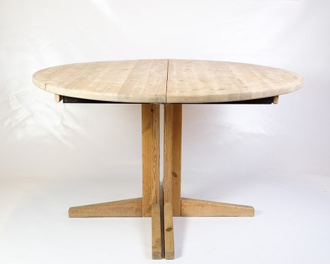 Rundt Spisebord Med Udtræk - Massivt Fyrretræ - Trebenet Stel - 1970erne
Flot stand
