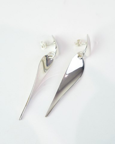 Earrings “Long Drop” – Sterling Silver – Georg Jensen – Nanna Ditzel
Great condition
