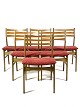 Seks spisestuestole i poleret mørkt træ og polstret med rødt stof, af dansk 
design fra 1960erne. 
5000m2 udstilling.
Flot stand
